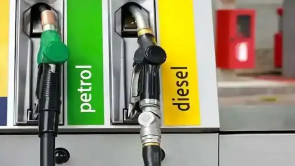 Petrol Prices: भविष्य में पेट्रोल और डीज़ल की कीमतें और कितनी बढ़ सकती हैं? विशेषज्ञों की राय 2 Petrol Prices