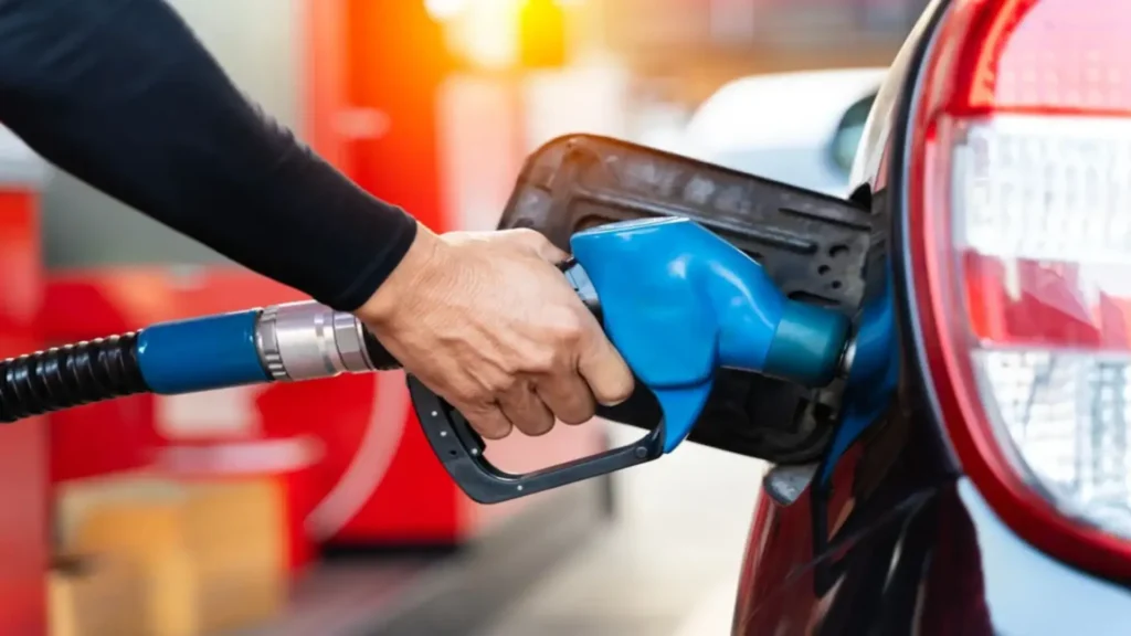Petrol Prices: भविष्य में पेट्रोल और डीज़ल की कीमतें और कितनी बढ़ सकती हैं? विशेषज्ञों की राय 5 Petrol Prices