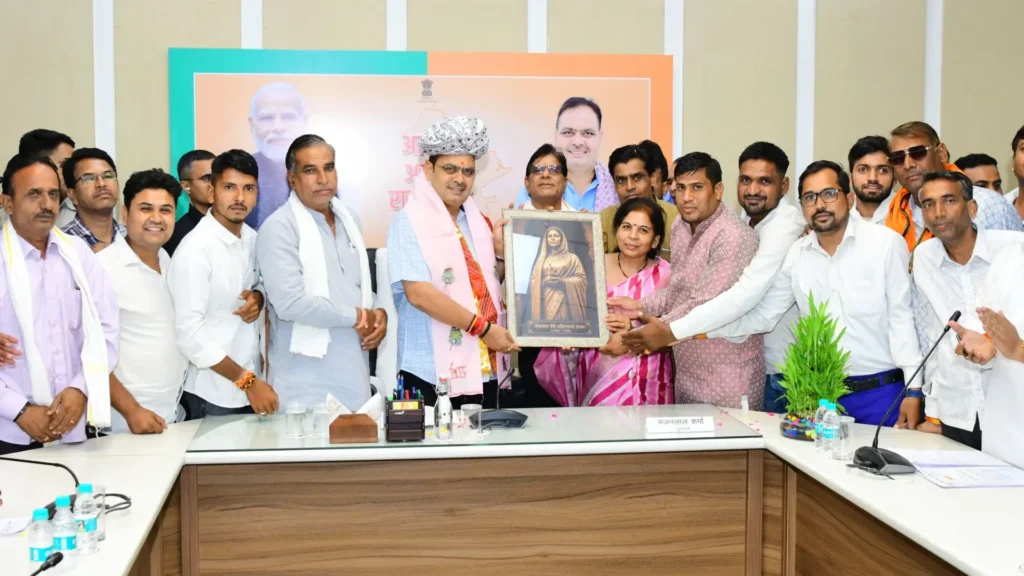 Ahilya Bai Holkar के 301वीं जयंती समारोह के पोस्टर का विमोचन 5 Ahilya Bai Holkar